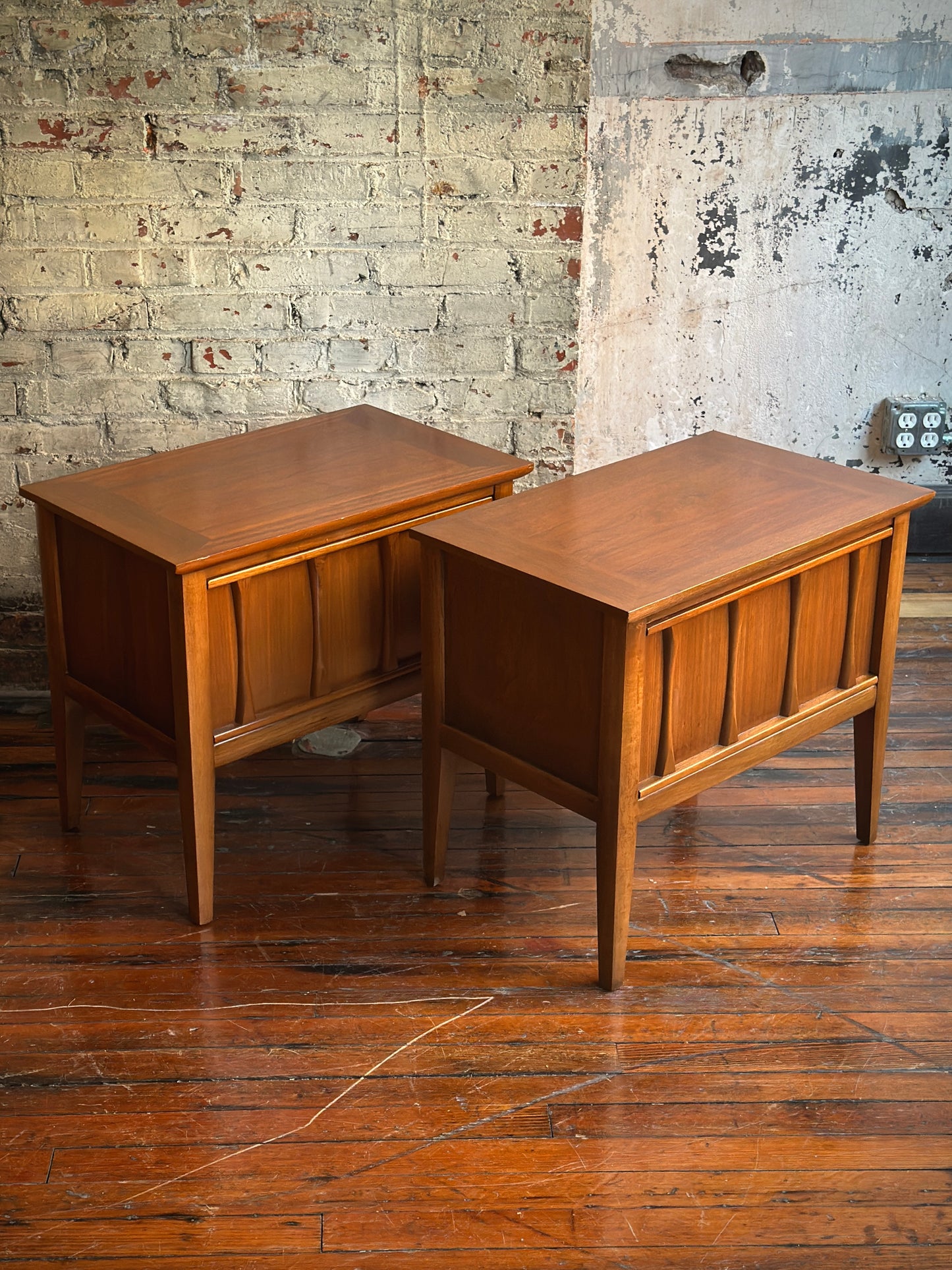 Pair - Kroehler Nightstands